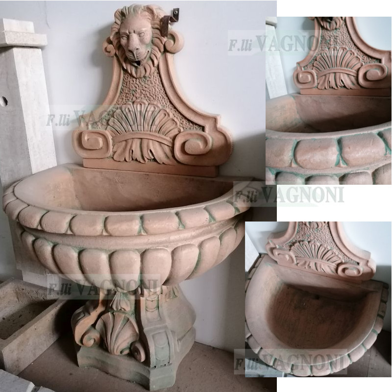 GRANDE FONTANA A PARETE IN CEMENTO E MARMO TIPO TERRACOTTA